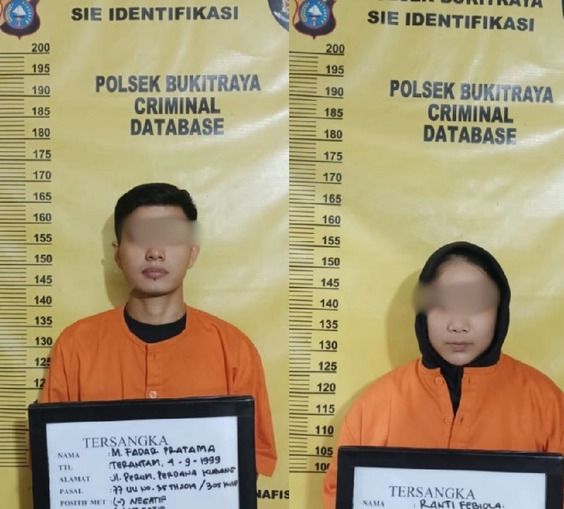 Pelaku pembuangan bayi berinisial MF dan kekasihnya RF saat diamankan di Polsek Bukit Raya Pekanbaru, Jumat (3/1/2025).