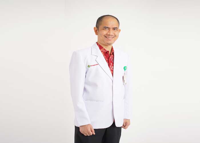 Dokter Spesialis  Penyakit Dalam  dan Konsultan  Geriatri DR Roni Risdianto G SpPD K-GER