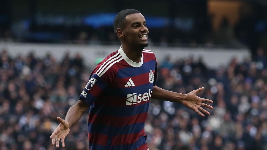 Alexander Isak mencetak golnya yang ke-13 di Liga Premier musim ini usai membobol gawang tuan rumah Totenham Hotspur pada Sabtu (4/1/2025) malam WIB.