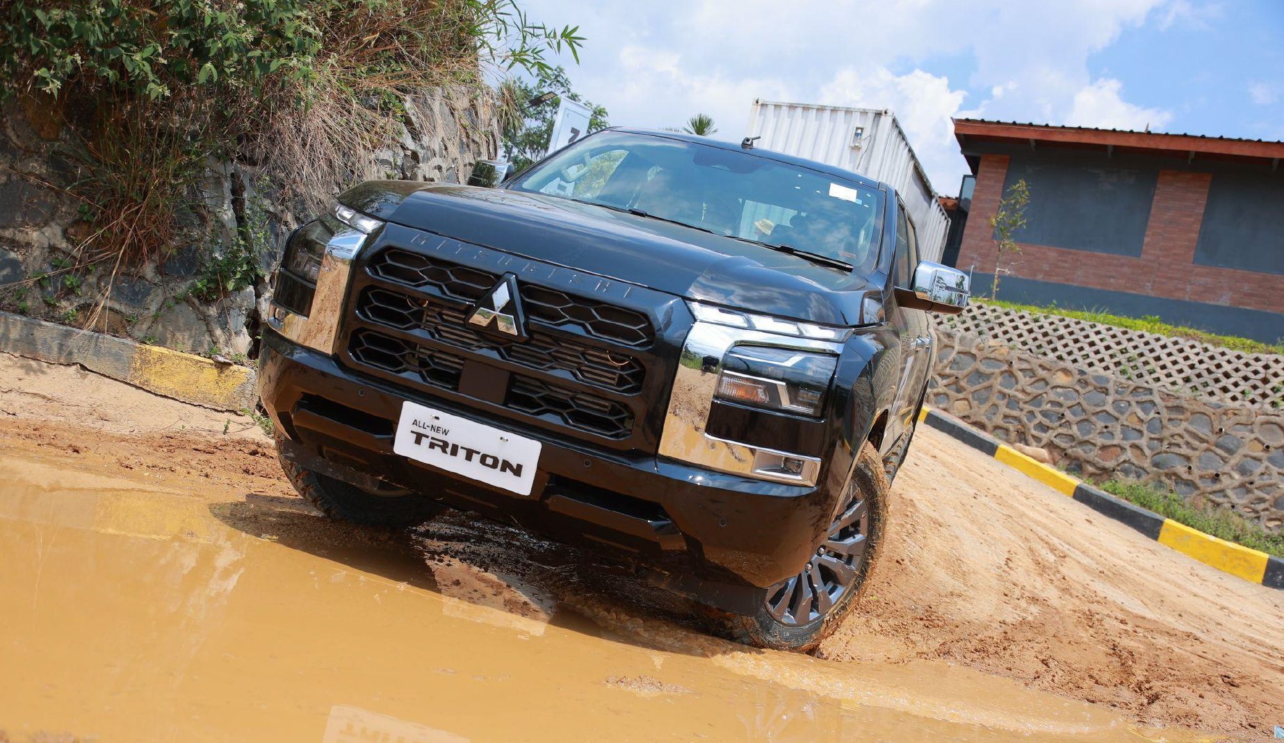 Test Drive Mitsubishi All New Triton bersama awak media di area perbukitan Sentul, Bogor, Jabar, 9 September 2024.