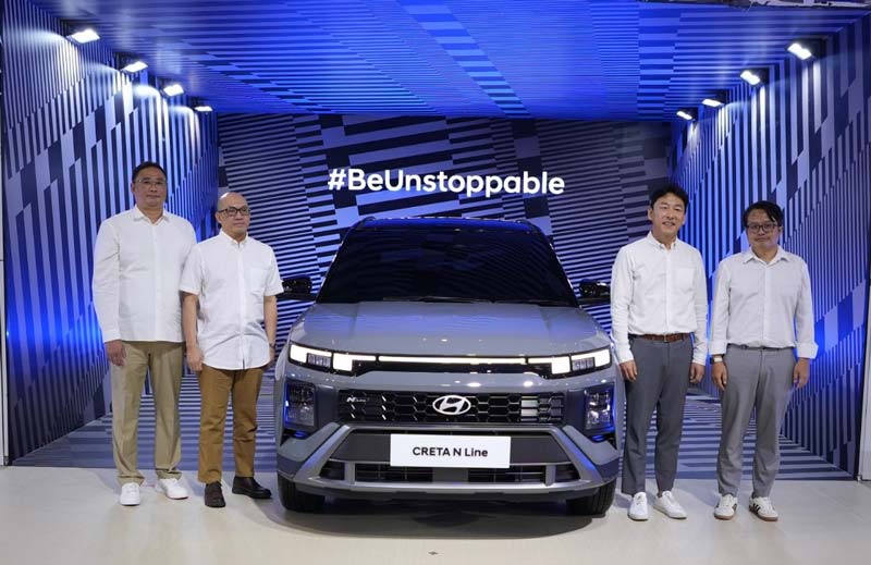 Foto bersama saat peluncuran Hyundai New Creta  N Line Turbo dan New Cretadi  Mal Kelapa Gading Jakarta, Kamis (9/1/2025).