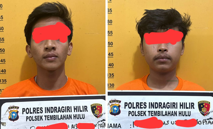Pelajar berinisial MH dan temannya RH (20) saat diamankan di Polsek Tembilahan Hulu, Kabupaten Inhil