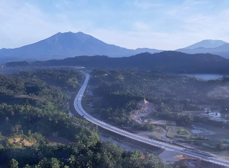 Tol Padang-Pekanbaru Seksi Padang-Sicincin yang sukses dibuka pada momen libur Nataru lalu akan dilanjutkan ke Pangkalan. Namun, tak lagi melewati Bukittinggi, tapi melintasi Tanahdatar.