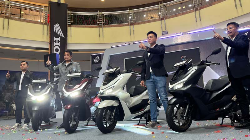 Top Mana&shy;gement Capella Dinamik Nusantara Riau saat momen launching New Honda PCX160 di Mal SKA Pekanbaru, Rabu (15/1/2025).