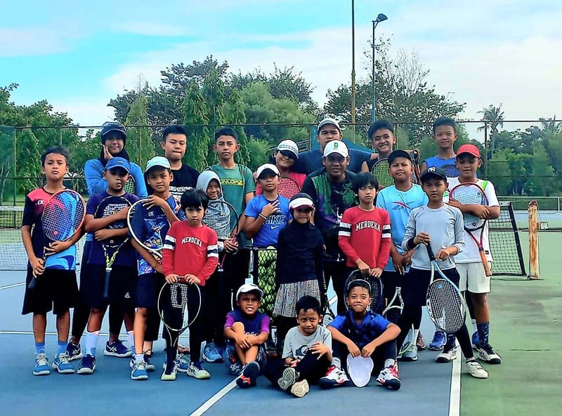 Para pemain cilik PTPN IV Regional III foto bersama saat mengikuti turnamen, beberapa waktu lalu.