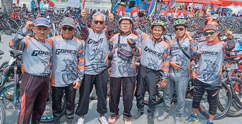 Anggota LGC foto bersama saat mengikuti kegiatan gowes bersama, beberapa waktu lalu.