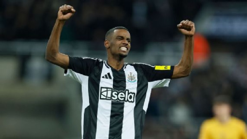 Alexander Isak telah mencetak gol dalam 8 pertandingan Liga Premier berturut-turut. Dia mencatk 2 gol dan 1 asisst saat lawan Wolves.