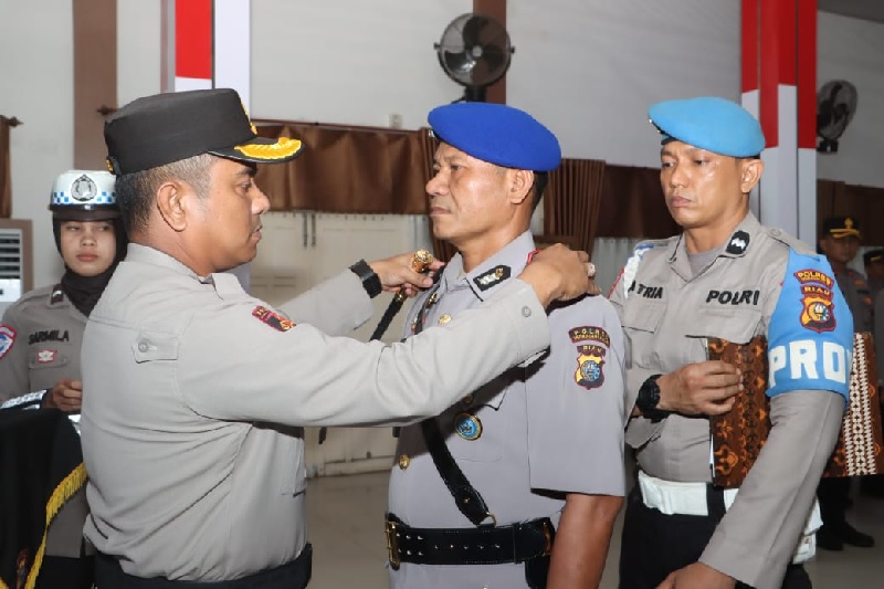 Kapolres Inhil AKBP Farouk Oktora melantik AKP Agus Susanto sebagai Kasat Polairud, Kamis (16/1/2025).