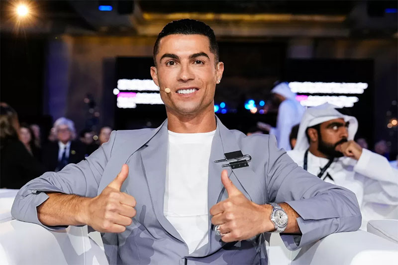 Cristiano Ronaldo mendapat gaji fantastis di Al Nassr dalam kontrak baru.