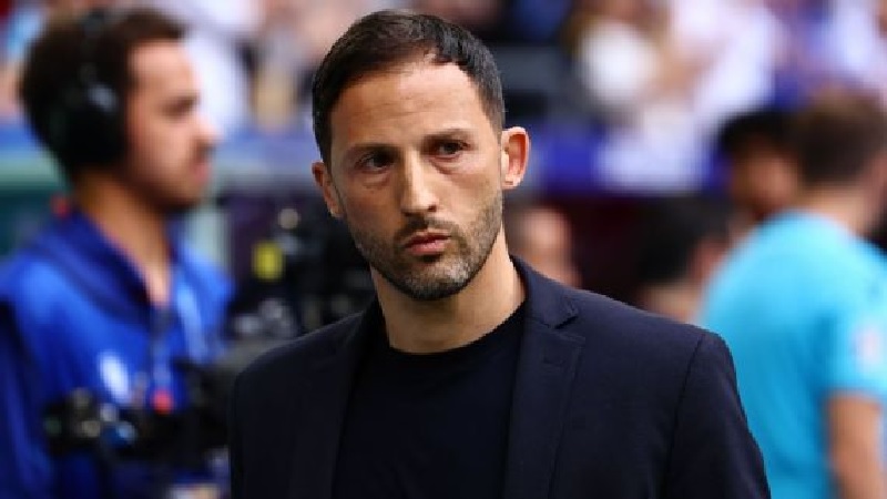 Manajer berdarah Jerman-Italia Domenico Tedesco direkrut pada Februari 2023 untuk menggantikan Roberto Mart&iacute;nez sebagai pelatih Belgia, menyusul penampilan mengecewakan mereka di Piala Dunia 2026.