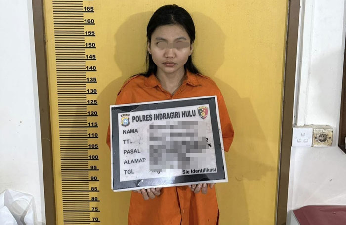 Satu di antara dua janda muda yang diamankan tim Satres Narkoba Polres Inhu karena terlibat peredaran narkotika jenis sabu.