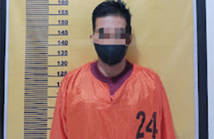 Tersangka R (23) pelaku pencabulan sesama jenis anak bawah umur diamankan di Mapolsek Mandau.