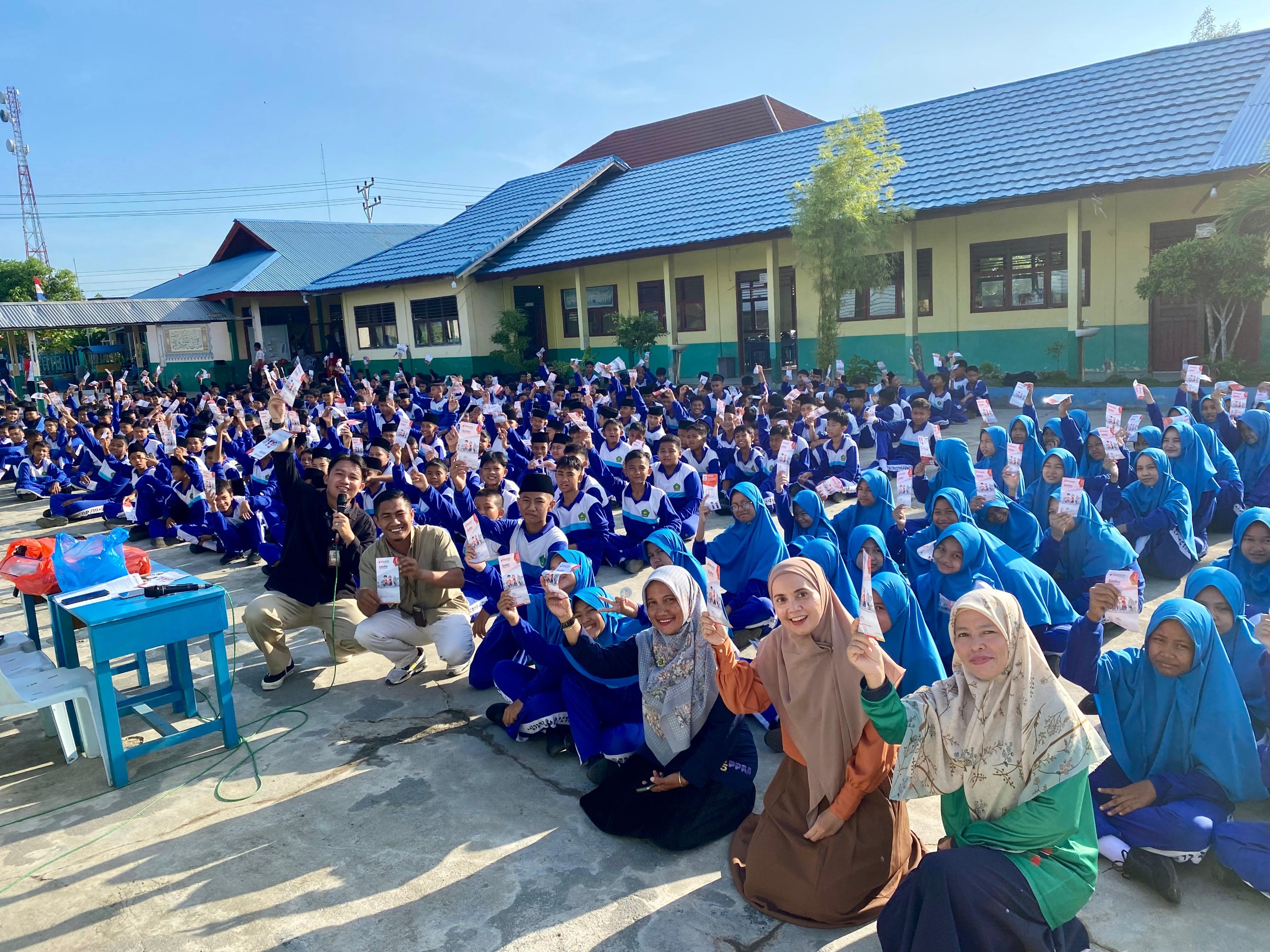 BRK Syariah Cabang Selatpanjang melakukan kegiatan sosialisasi produk tabungan ke lingkungan pendidikan. Beberapa produk yang dijelaskan yaitu Tabungan Simpanan Pelajar (Simpel) dan Tabungan Dhuha