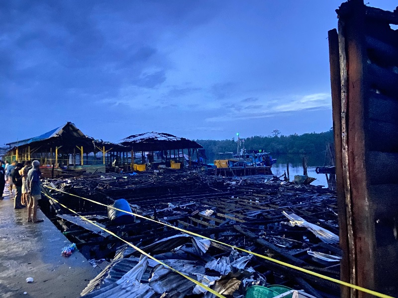 Tujuh kios dan satu pos ronda di Desa Belaras Kecamatan Mandah Kabupaten Indragiri Hilir (Inhil) ludes terbakar, Selasa (21/1/2025) dini hari WIB.