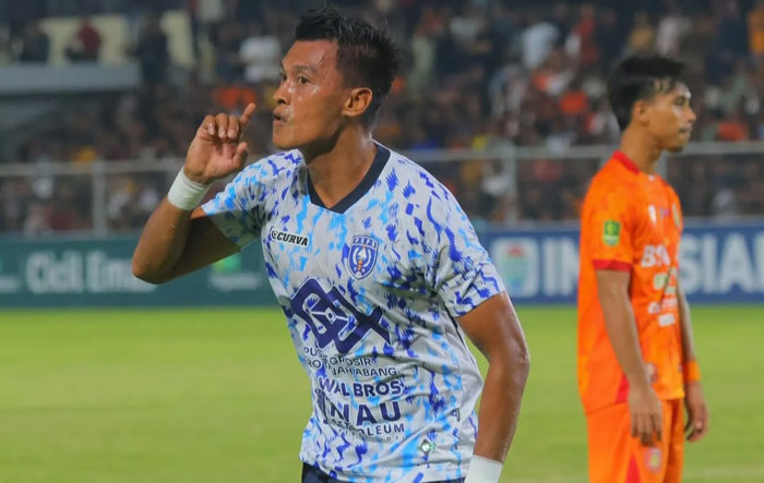 Lerby Eliandry melakukan selebrasi usai menjebol gawang Persiraja Banda Aceh, Senin (20/1/2025) malam, di Stadion H Dimurthala Banda Aceh.