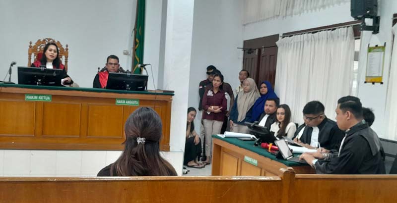 Suasana sidang dugaan penganiyaan dengan terdakwa selebgram CS di PN Pekanbaru, Rabu (22/1/2025).