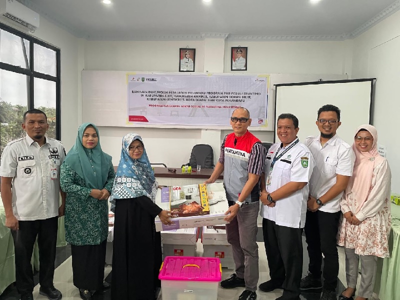 PT Pertamina Hulu Rokan (PHR) menyerahkan sejumlah alat-alat posyandu yang sangat dibutuhkan untuk kader posyandu dalam penanganan stunting di Kabupaten Bengkalis, Rabu (22/1/2025).