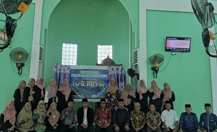 MTs YPPI Bengkalis menggelar peringatan perjalanan Isra dan Miraj Nabi Muhammad SAW bersama Ikatan Keluarga Alumni (IKA) YPPI Bengkalis dan MA YPPI di Masjid As-Sa&rsquo;adah, Kamis (23/1/2025).