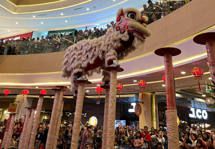 Penampilan Barongsai Patok yang memukau pengunjung Living World Pekanbaru