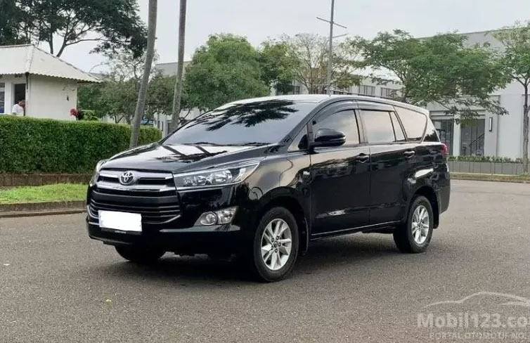 Toyota Kijang Innova Reborn.