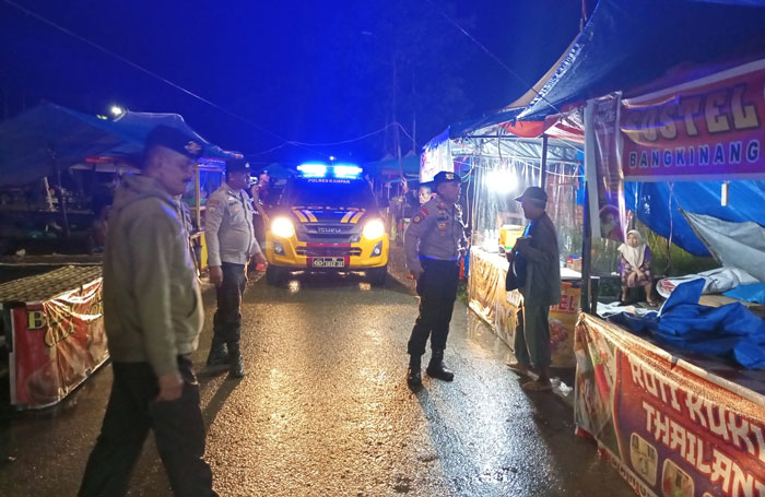 Kasat Samapta Akp Donal Jonson Tambunan memimpin  langsung  patroli  KRYD bersama personel Polres Kampar  yang  menyasar  beberapa  objek vital  di  Kabupaten  Kampar, Senin malam (27/1/2025).