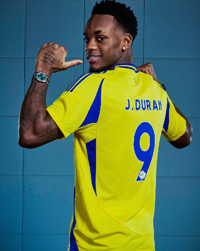 Pemain muda Kolombia Jhon Duran resmi gabung dengan Al Nassr yang sudah mempunyai Cristiano Ronaldo Sadio Mane di lini serang.