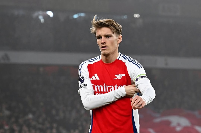 Kapten Arsenal Martin Odegaard  mengatakan persaingan sengit antara Arsenal dan Manchester City yang menguras emosi dan ketegangan fisik merupakan hal yang wajar.