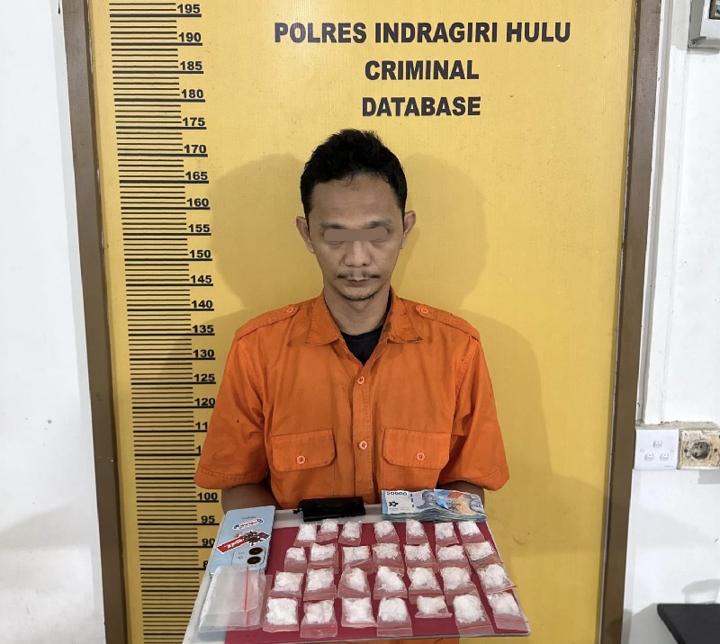 Tersangka AOY alias Yanda saat diamankan bersama barang bukti, Sabtu (1/2/2025)