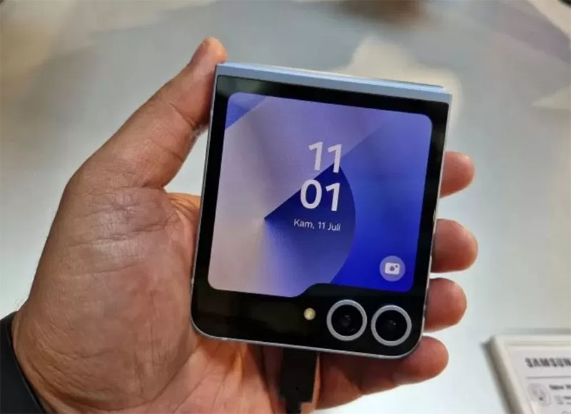 Ilustrasi smartphone lipat Samsung.