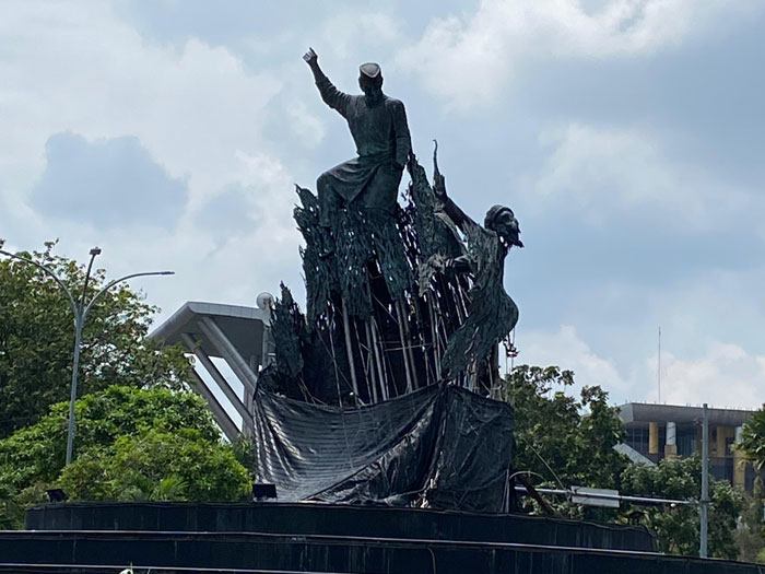 Ornamen Tugu Zapin di Jalan Sudirman Pekanbaru diduga kembali dicuri, Senin (3/2/2025).