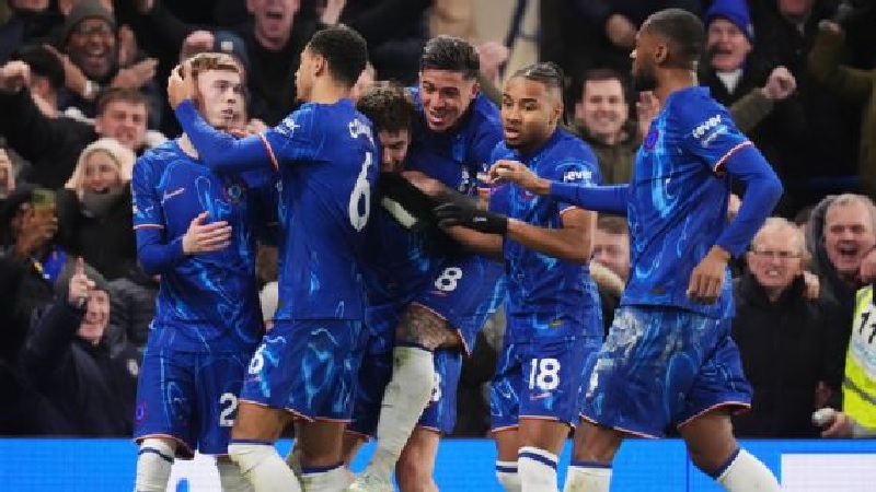 Pemain Chelsea melakukan selebrasi setelah mencetak gol saat mengalahkan West Ham 2-1 da;am lanjutan di Liga Primer.