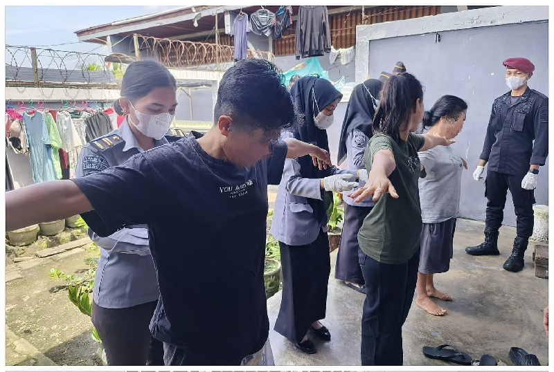 Lembaga Pemasyarakatan (Lapas) Selatpanjang kembali menggelar tes urin dan razia kamar hunian bagi petugas dan warga binaan pemasyarakatan (WBP), Selasa (4/2/2025).