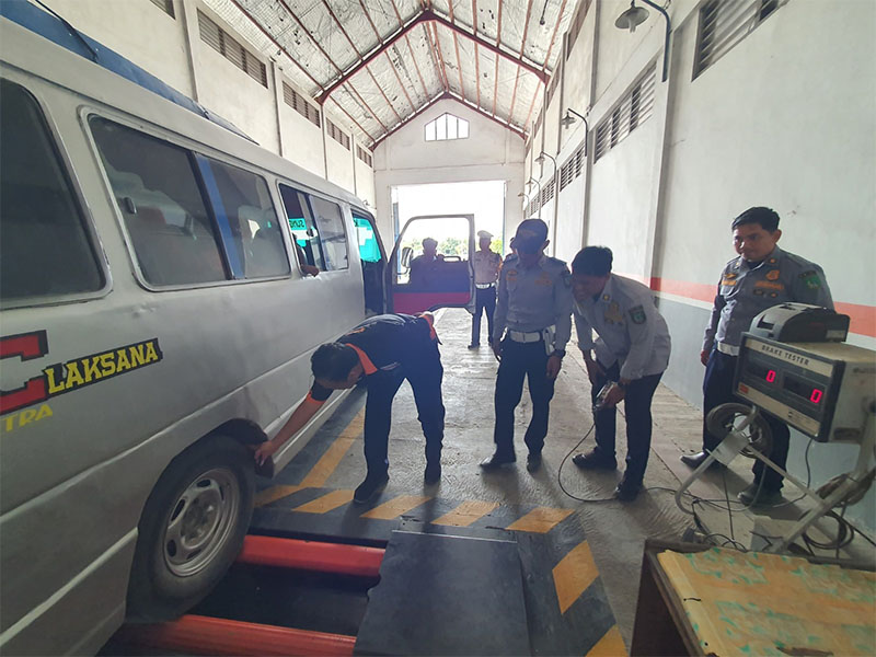Kegiatan rampchek kendaraan angkutan penumpang yang dilaksanakan Polres Rohil dengan tim gabungan, Selasa (11/2/2025).