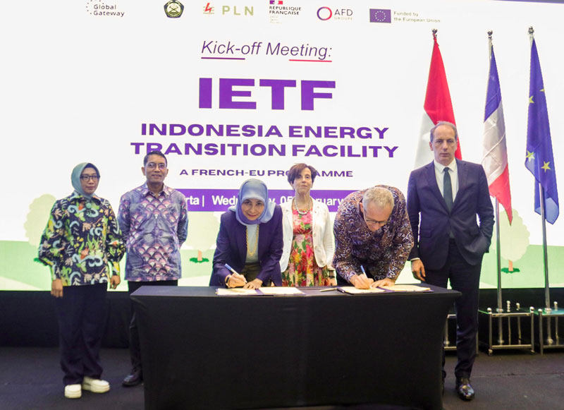 Penandatanganan perjan&shy;jian kerja sama antara PLN dengan lembaga ke&shy;uangan Prancis AFD untuk dana hibah 6,5 juta Euro dari EU dan AFD, Rabu (5/2/2025).