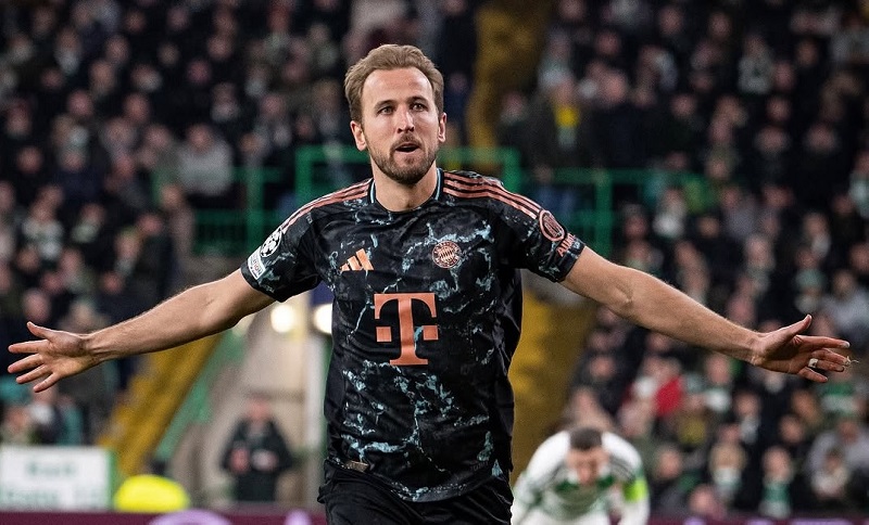 Mesin gol Bayern Munich Harry Kane melakukan selebrasi usai mencetak gol saat mengalahkan tuan rumah Celtic 2-1 pada leg 1 play-off Liga Champions, Kamis (13/2/2025) dini hari WIB.
