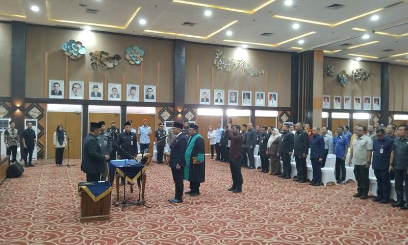 Suasana pelantikan  Zulhelmi Arifin sebagai Penjabat Sekko Pekanbaru oleh  Pj Wako Pekanbaru Roni Rakhmat, Kamis (13/2/2025).
