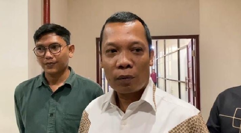 Mantan Sekwan DPRD Riau sekaligus Mantan Pj Wako Pekanbaru Muflihun usai menjalani pemeriksaan di Mapolda Riau, Jumat (14/2/2025).