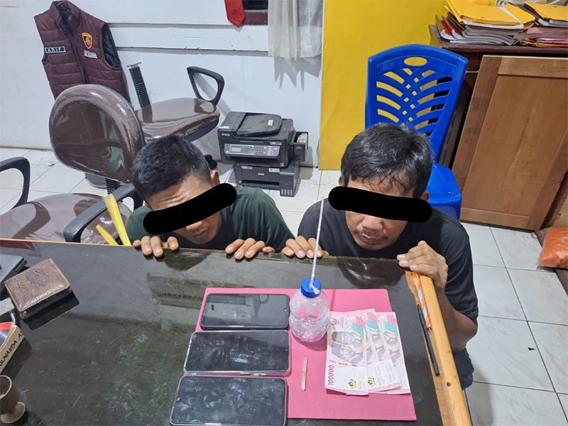 Polsek Singingi berhasil membungkam dua pelaku Narkoba jenis sabu-sabu di Desa Sumber Datar Kecamatan Singingi, Jumat (14/2/2025) sore.