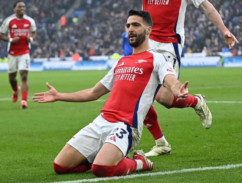 DipAksa bermain sebagai penyerang tengah, gelandang Mikel Merino jadi pahlawan Arsenal lewat sepasang golnya saat mengalahkan Leicester City 2-0.