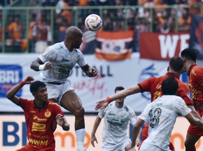 Laga sarat gengsi anatar Persija Jkarta vs pemuncak klasemen sementara Liga 1 Persib Bandung berakhir imbang 2-2 di Stadion Patriot Bekasi, Ahad (16/2/2025).