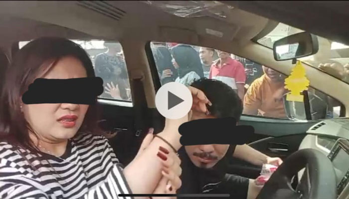 Tangkapan layar video viral diduga sepasang PNS selingkuh digrebek pasangan masing-masing pada Ahad (16/2/2025) di Jalan HR Soebrantas, Kota Pekanbaru.