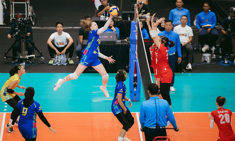Pertandingan pertama Jakarta Electric PLN lawan Yogya Falcons pada putaran pertama PLN Mobile Proliga 2025 di GOR Jatidiri, Semarang.