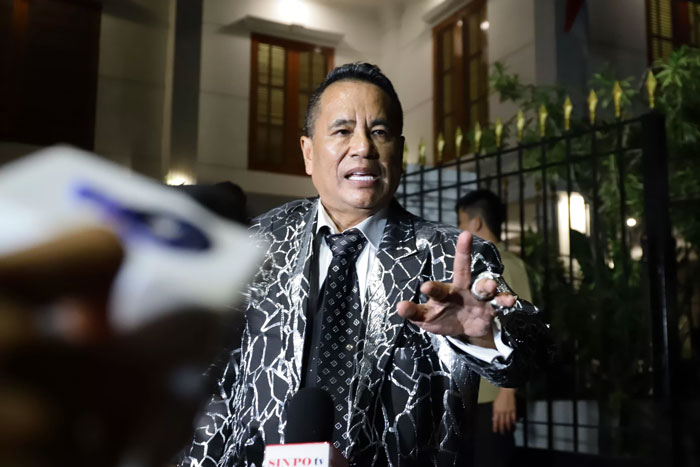 Hotman Paris menyambangi kediaman calon presiden terpilih Prabowo Subianto untuk melaporkan hasil sidang sengketa Pilpres di Mahkamah Konstitusi (MK).