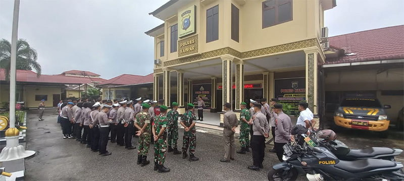 Polres Kampar bersama TNI dan Satpol PP menggelar apel gabungan di Mapolres Kampar, Rabu (19/2/2025).