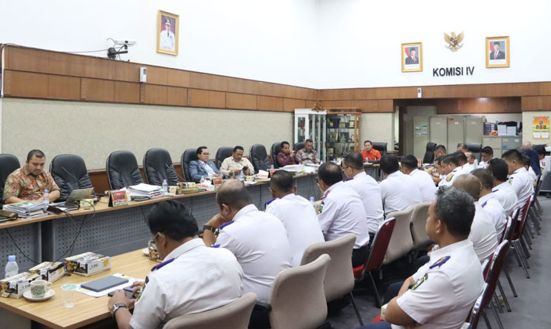 Suasana rapat Pansus Penyelenggaraan Perhubungan DPRD Riau bersama seluruh Dinas Perhubungan kabupaten/kota di Riau.