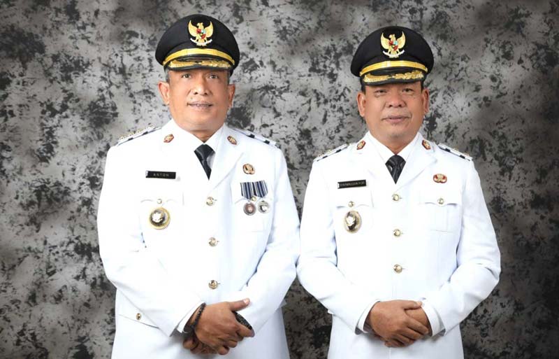ANTON ST MM, Bupati Rokan Hulu dan H SYAFARUDDIN POTI SH MM, Wakil Bupati Rokan Hulu