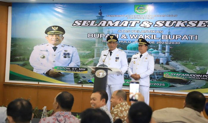 Usai dilantik, Bupati dan Wabup Rohul Anton dan H Syafaruddin Poti gelar acara ramah tamah bersama masyarakat dan Tim Pemenangan di salah satu hotel di Jakarta.