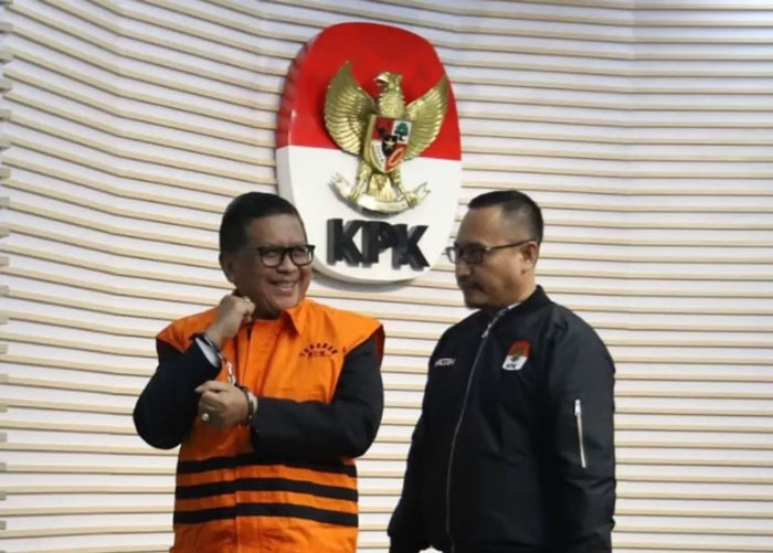 ROMPI ORANYE: Sekjen PDIP Hasto Kristiyanto (kiri) ditahan oleh KPK sebagai tersangka terkait kasus dugaan suap dan perintangan penyidikan perkara buron Harun Masiku.