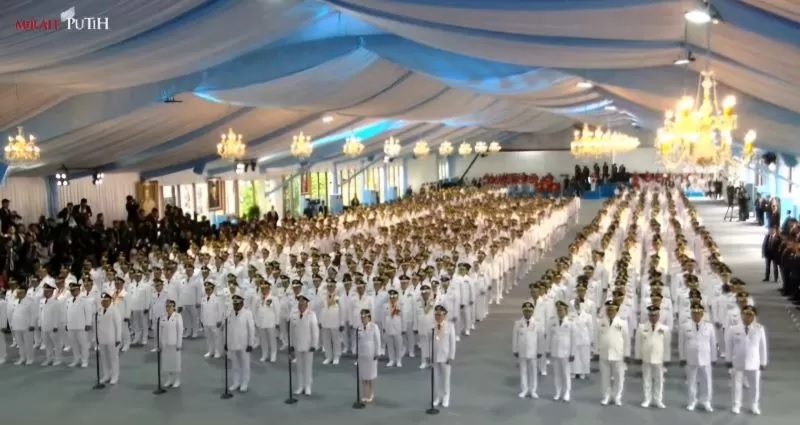 Presiden Prabowo Subianto resmi melantik 961 kepala daerah di halaman Istana Negara, Jakarta, Kamis (20/2/2025).