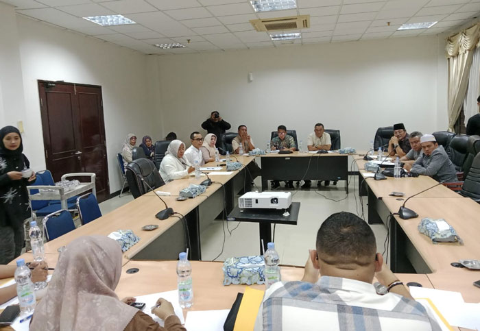 DPRD Inhil saat RDP bersama Disnakertrans dan pihak perusahaan setelah pemberhentian massal pekerja.